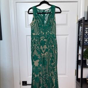 Emerald green lace overlay mermaid style dress - Size M